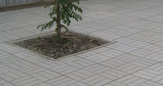 Качественная тротуарная плитка серого цвета в Пыти-Яхах в октябре