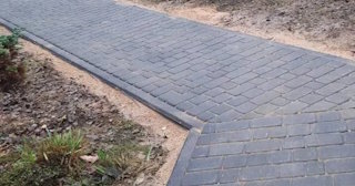 Укладка тротуарной плитки на основание в Пыти-Яхах в октябре