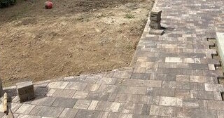 Профессиональная укладка тротуарной плитки на клей в Пыти-Яхах в октябре