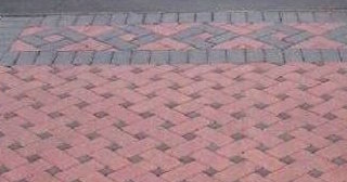 Укладка тротуарной плитки на старое бетонное основание в Пыти-Яхах в октябре