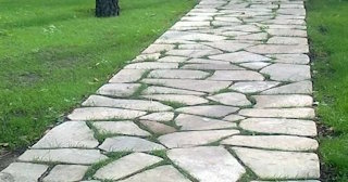Профессиональная укладка камня на дорожки в Пыти-Яхах в октябре