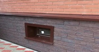 Облицовка цоколя панелями под камень в Пыти-Яхах в октябре