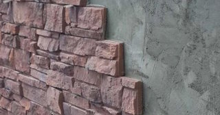 Качественная отделка цоколя фундамента снаружи в Пыти-Яхах в октябре