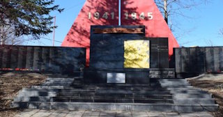 Профессиональное благоустройство памятников в Пыти-Яхах в октябре
